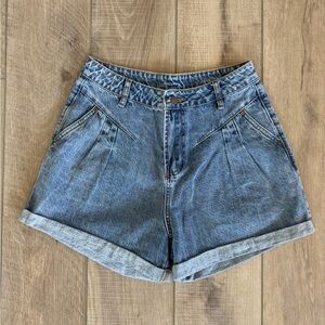 Women’s Mable High Rise Cuffed Pleated Denim Jean Shorts Size Medium
